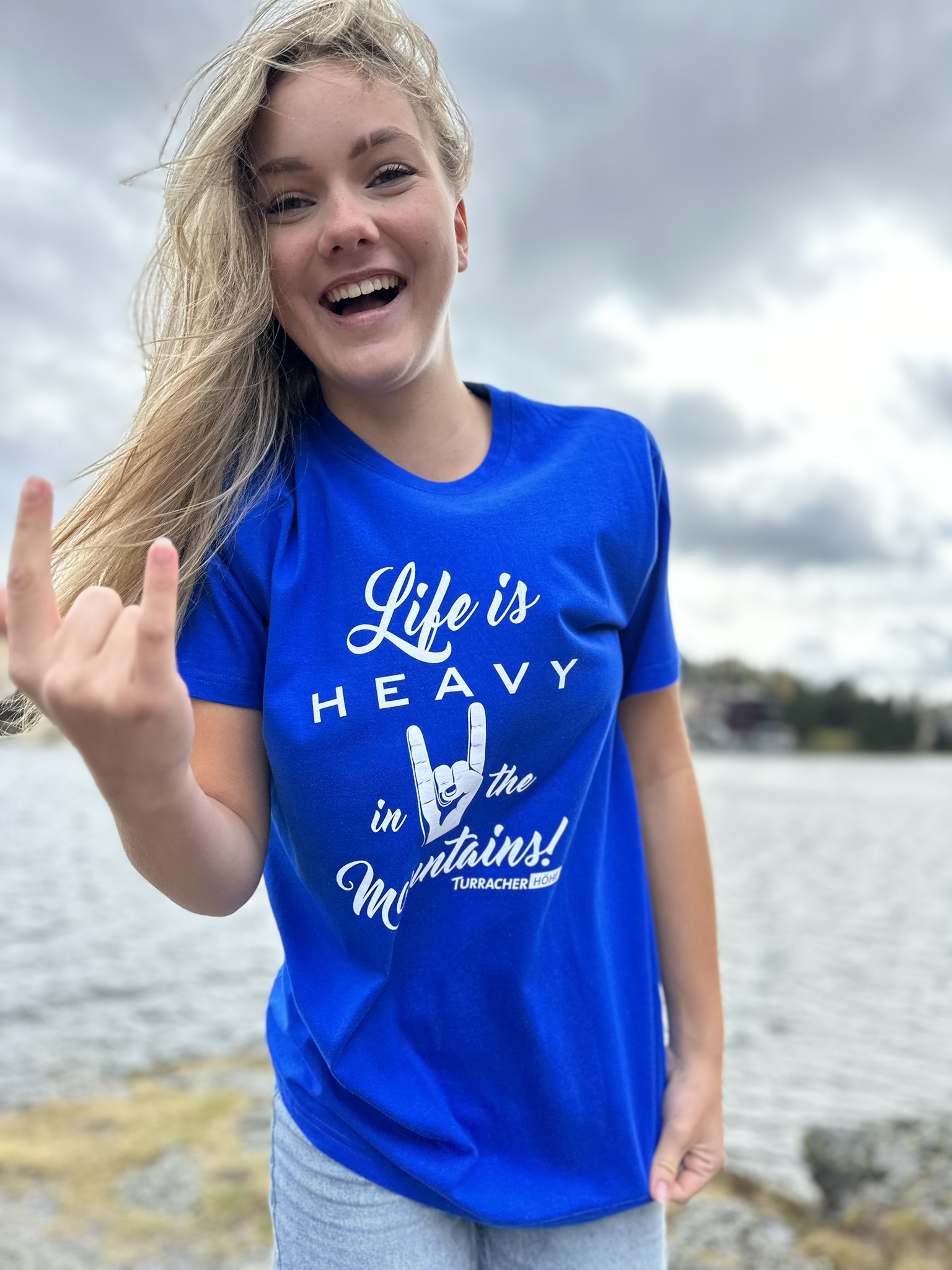 T-Shirt "Life is heavy in the Mountains!" blau