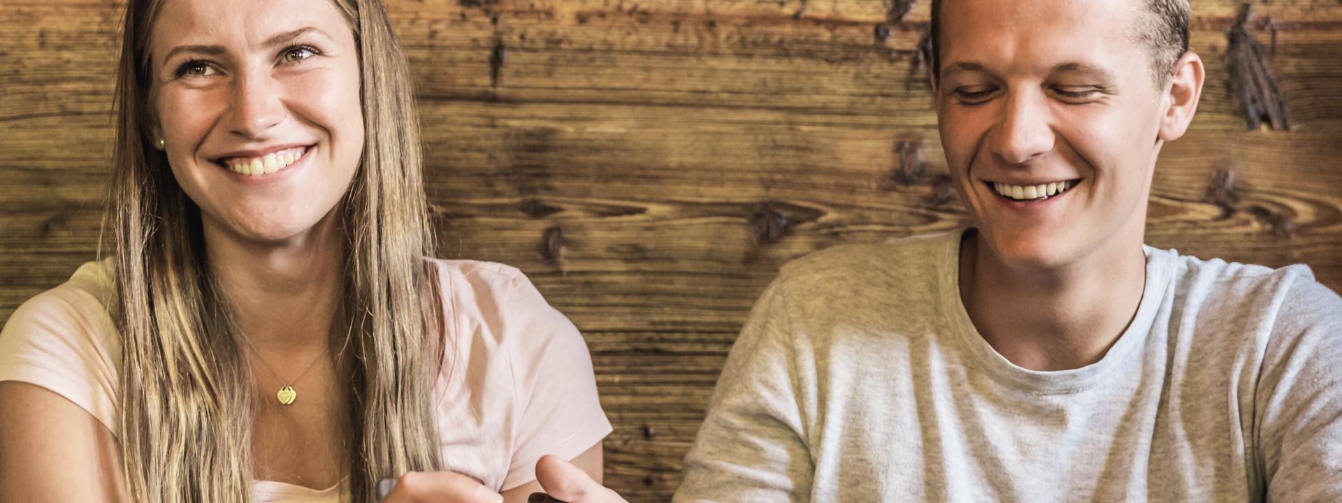 paerchen-am-tisch paerchen-am-tisch