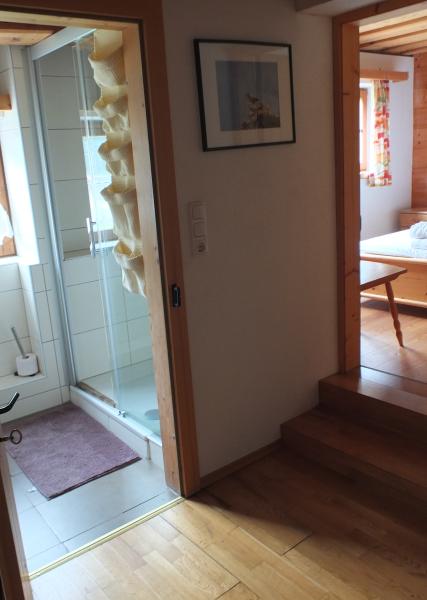Eingang Dusche und Schlafzimmer-1