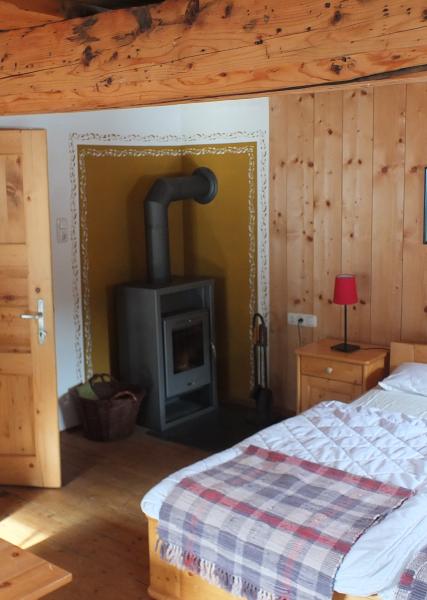 1. OG: großes Schlafzimmer mit Doppelbett