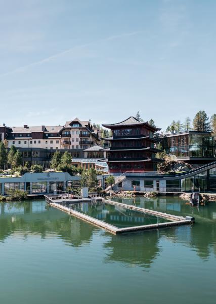 Seebad_mit_Hotel_quer