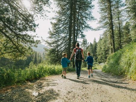 Familie-Almzeit-Kulinarik-2 ©WEKNOWMEDIA